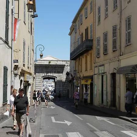 Vieille Ville, 1 Bedroom Apt, Max 2 Adults&2 Kids Antibes