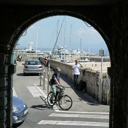 Vieille Ville, 1 Bedroom Apt, Max 2 Adults&2 Kids * Antibes