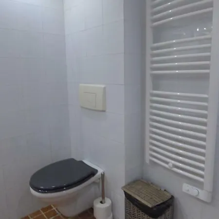 Vieille Ville, 1 Bedroom Apt, Max 2 Adults&2 Kids Antibes