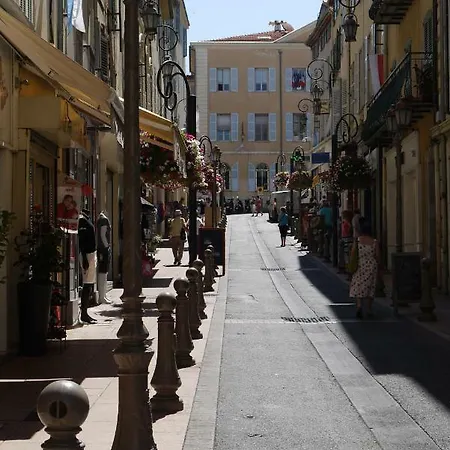 Vieille Ville, 1 Bedroom Apt, Max 2 Adults&2 Kids * Antibes
