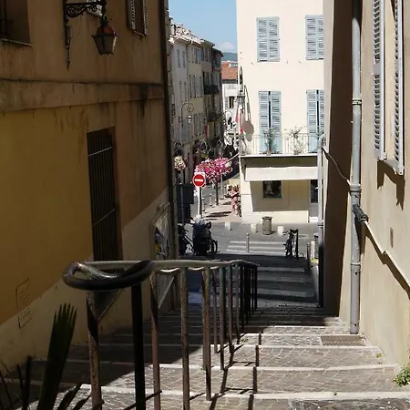 Appartement Vieille Ville, 1 Bedroom Apt, Max 2 Adults&2 Kids *