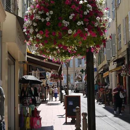Vieille Ville, 1 Bedroom Apt, Max 2 Adults&2 Kids *