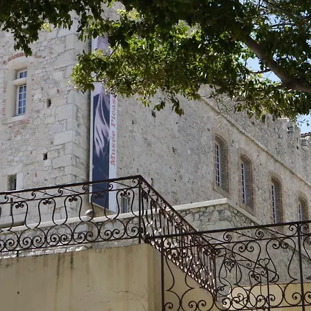 Appartement Vieille Ville, 1 Bedroom Apt, Max 2 Adults&2 Kids
