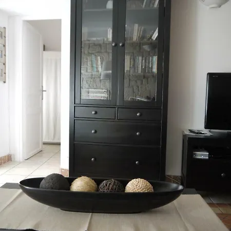 Vieille Ville, 1 Bedroom Apt, Max 2 Adults&2 Kids Antibes
