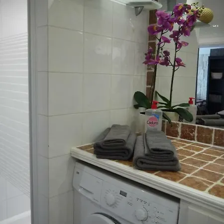 Vieille Ville, 1 Bedroom Apt, Max 2 Adults&2 Kids Antibes