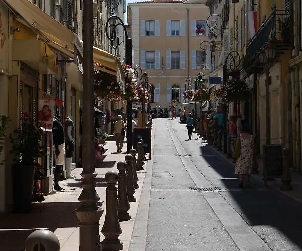 Vieille 1 - Luca's Apartment, 1 Bedroom, Max 2 Adults And 2 Kids * Antibes
